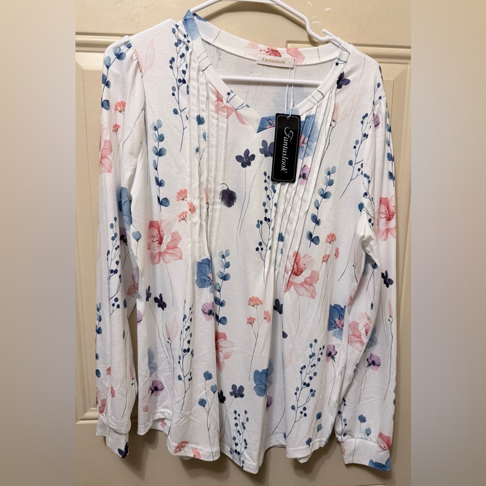 Fantaslook Pullover Blouse with V Neck Pintucks and Long Sleeves White Floral L